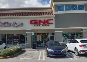 GNC Franchise retail business in busy Publix plaza